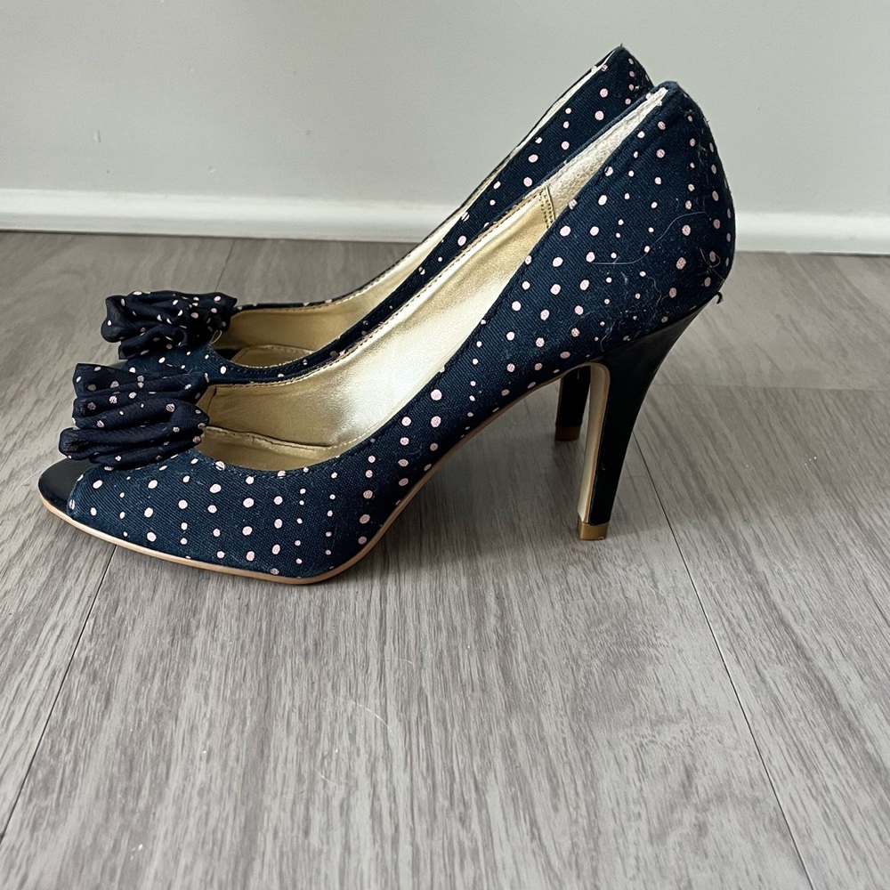 FIONI Clothing Navy and Pink Polka Dot Heels